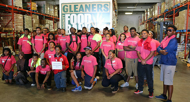 ServiceWorks Scholars volunteer at Gleaner's Community Foodbank