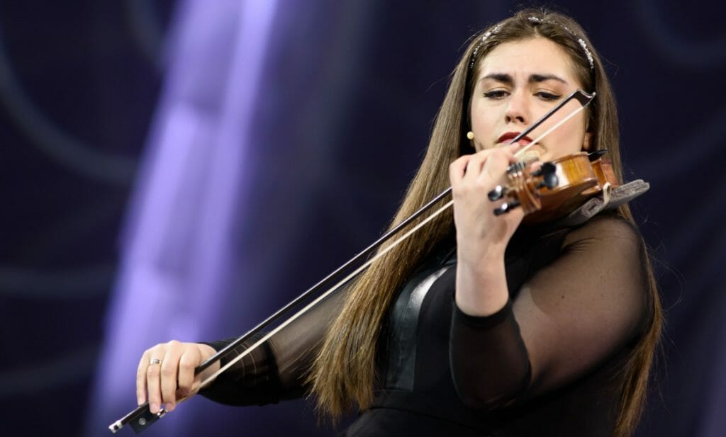 Mariela Shaker performs at the Spirit of Art & Activism plenary at the 2016 Conference on Volunteering and Service in Detroit.