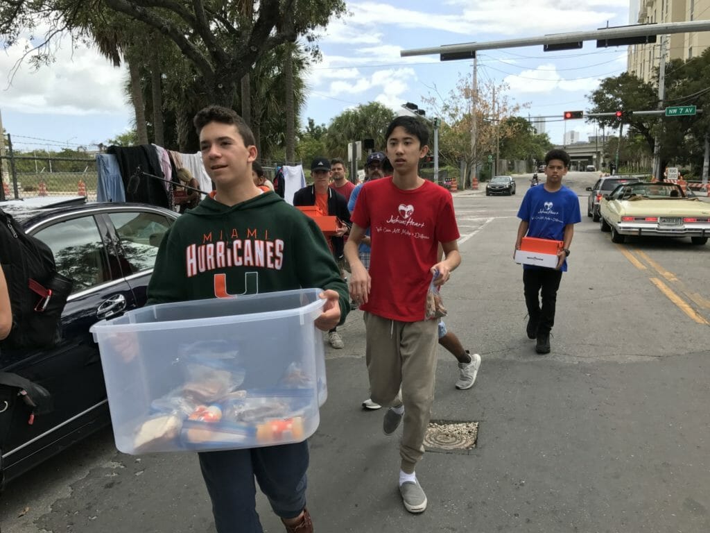 Jordan Wong (center) distributing food to the homeless in Miami’s Overtown district./Courtesy Miriam Wong