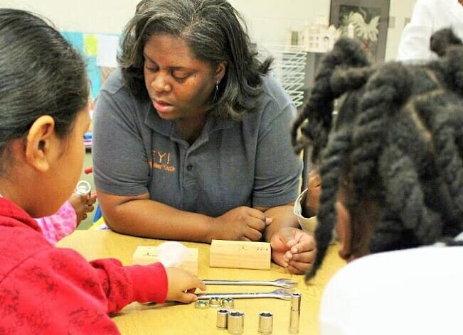 KaCey Venning (center) teaches during STEM Friday at Cleveland Avenue Elementary School in Atlanta, GA./Courtesy KaCey Venning