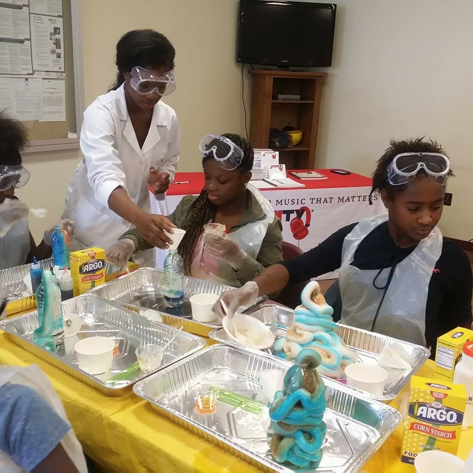 Jacqueline Means (left) helping girls conduct an experiment during a Wilmington Urban STEM Initiative event/courtesy Jacqueline Means 