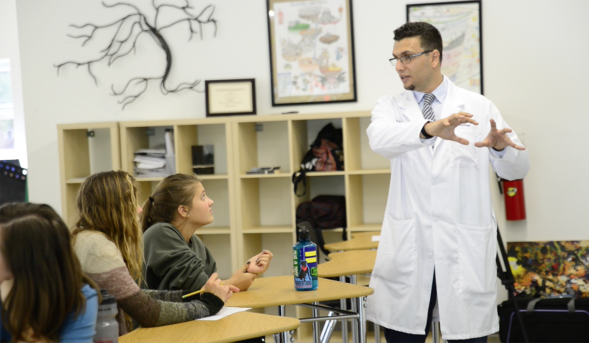 The Young Physicians Initiative provides an engaging mentorship experience to prepare high school and undergraduate students for a future in medicine. /Credit: Savannah Pratt