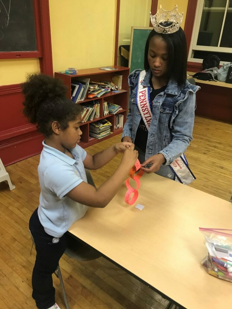 Ajae Richardson creating an "anti bully link" at Habitat for Humanity, which reminds children of the promise they made to be kind in the classroom./Courtesy Ajae Richarson