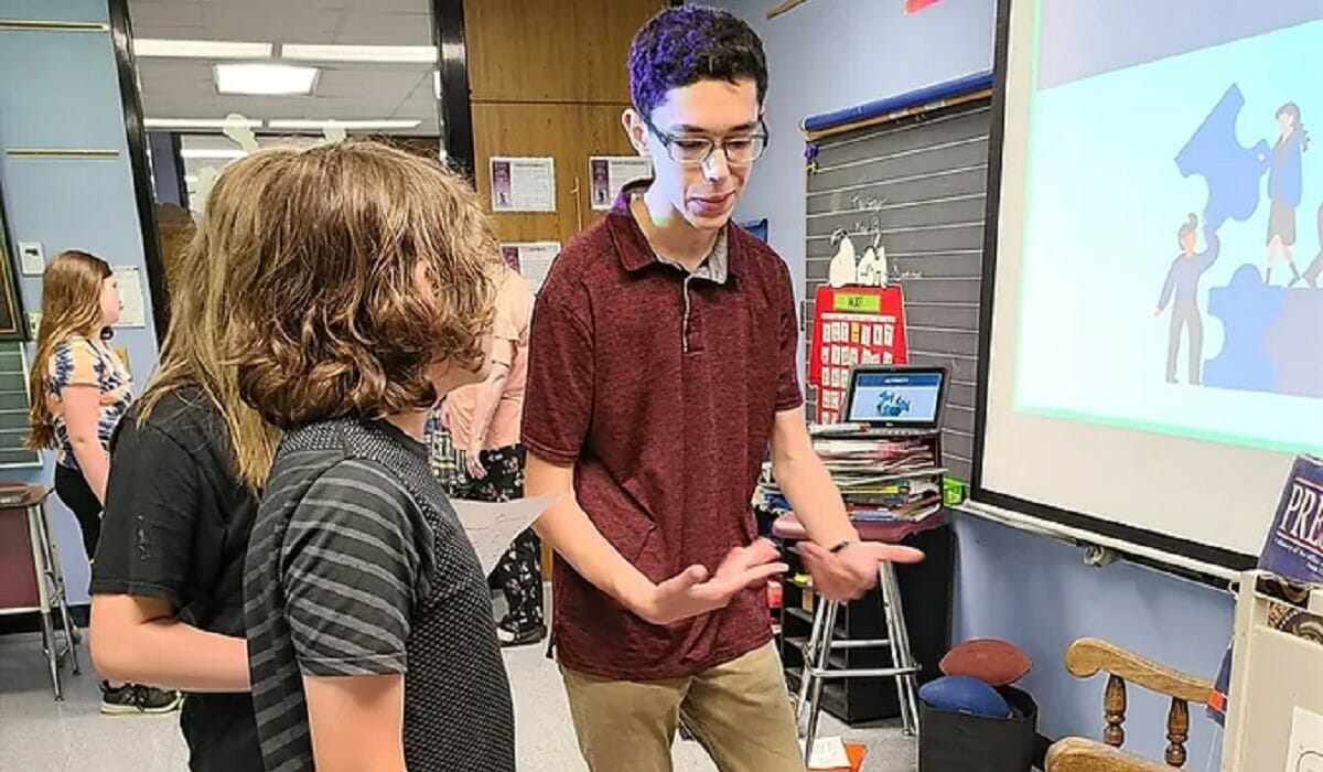 Teenager Promotes Financial Literacy in Youth with Personal Finance Education Teenager Promotes Financial Literacy in Youth with Personal Finance Education