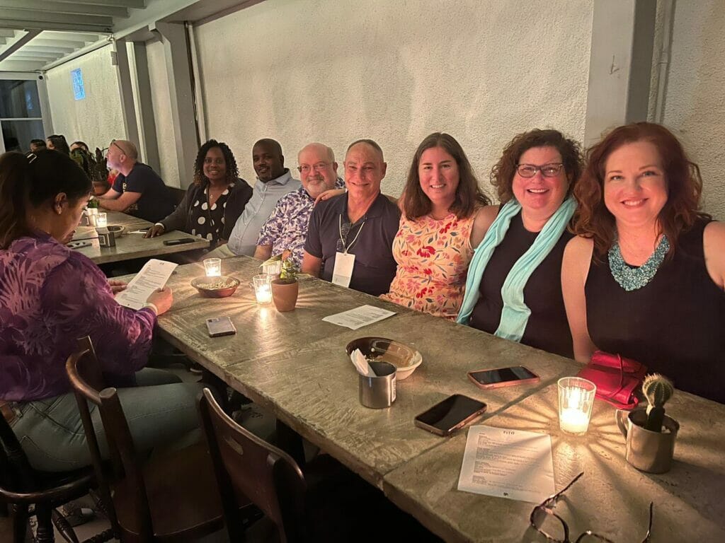 Points of Light affiliates enjoying dinner, food, fun and friendship in São Paolo.